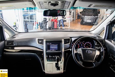 2013 Toyota Alphard - Thumbnail