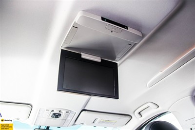 2013 Toyota Alphard - Thumbnail