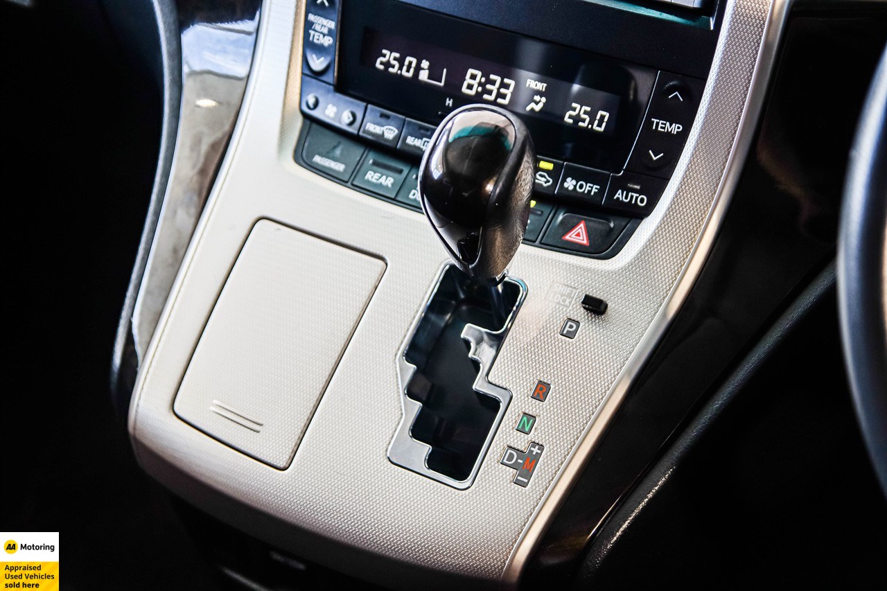 2013 Toyota Alphard