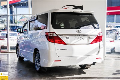 2013 Toyota Alphard - Thumbnail