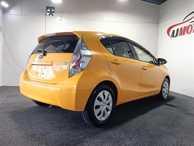 2012 Toyota Aqua - Thumbnail