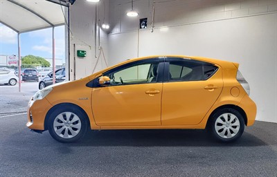 2012 Toyota Aqua - Thumbnail