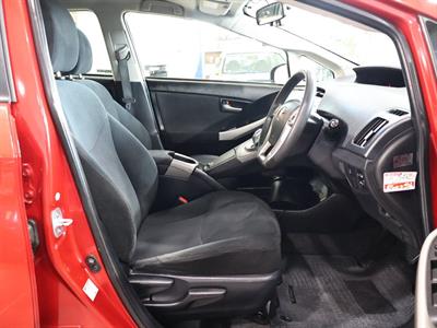 2014 Toyota Prius - Thumbnail