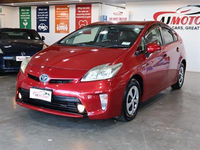 2014 Toyota Prius - Thumbnail