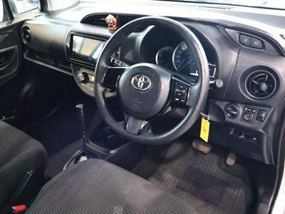 2018 Toyota Vitz - Thumbnail