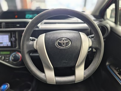 2013 Toyota Aqua - Thumbnail