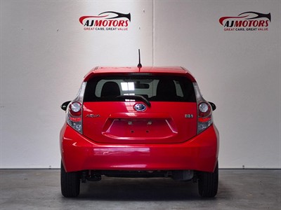 2013 Toyota Aqua - Thumbnail