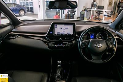 2017 Toyota C-HR - Thumbnail