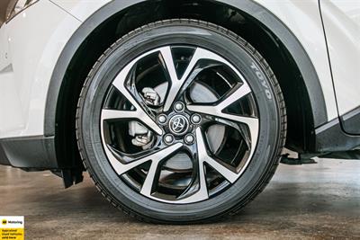 2017 Toyota C-HR - Thumbnail