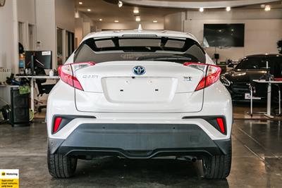 2017 Toyota C-HR - Thumbnail