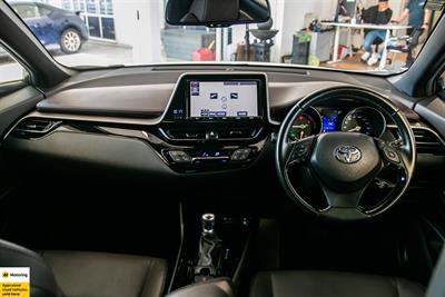2017 Toyota C-HR - Thumbnail