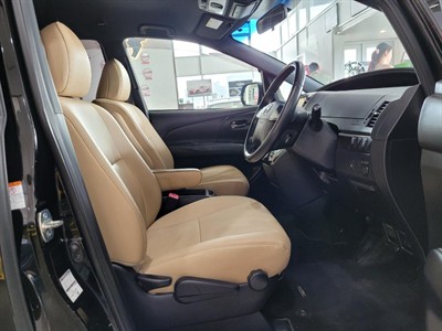 2015 Toyota Estima - Thumbnail