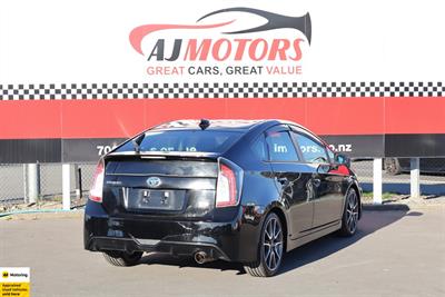 2012 Toyota Prius - Thumbnail