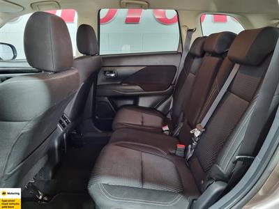 2022 Mitsubishi Outlander - Thumbnail