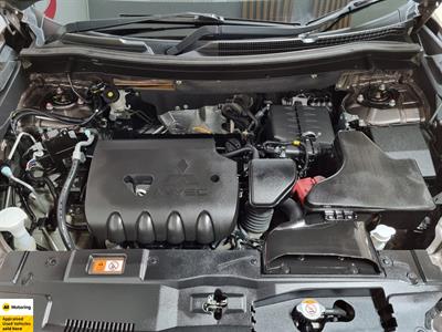 2022 Mitsubishi Outlander - Thumbnail