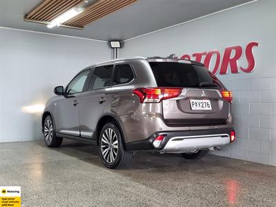 2022 Mitsubishi Outlander - Thumbnail