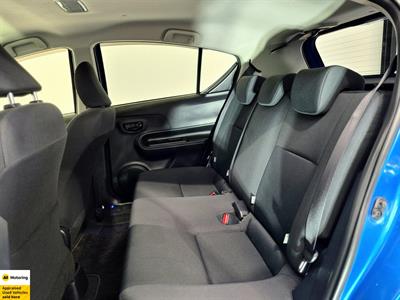 2015 Toyota Aqua - Thumbnail