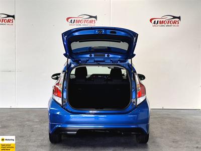 2015 Toyota Aqua - Thumbnail