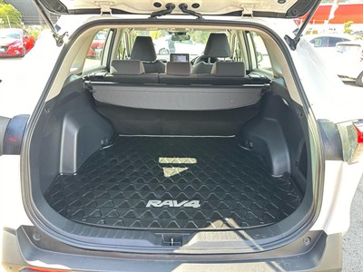 2021 Toyota RAV4 - Thumbnail