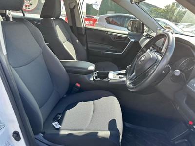 2021 Toyota RAV4 - Thumbnail