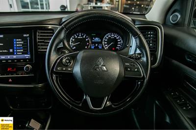 2021 Mitsubishi Outlander - Thumbnail