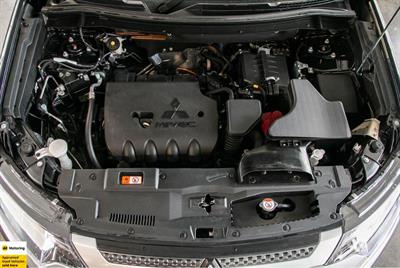 2021 Mitsubishi Outlander - Thumbnail