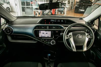 2015 Toyota Aqua - Thumbnail