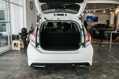 2015 Toyota Aqua - Thumbnail