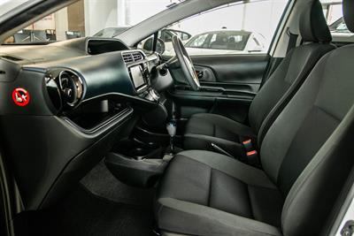 2015 Toyota Aqua - Thumbnail