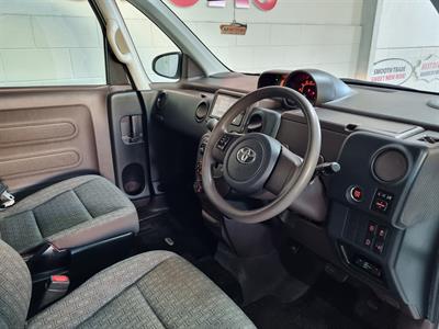 2012 Toyota Porte - Thumbnail