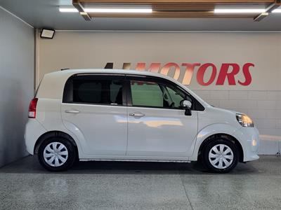 2012 Toyota Porte - Thumbnail