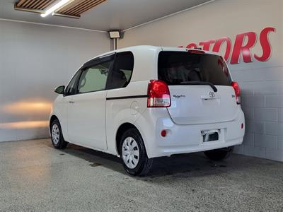 2012 Toyota Porte - Thumbnail