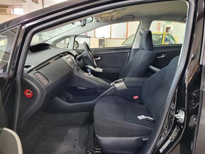 2013 Toyota Prius - Thumbnail