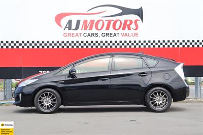 2012 Toyota Prius - Thumbnail