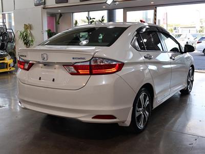 2014 Honda Grace - Thumbnail