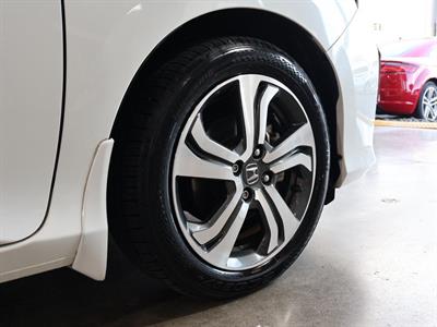 2014 Honda Grace - Thumbnail