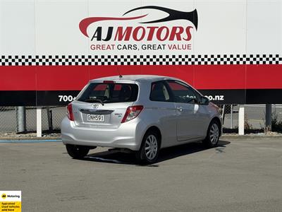 2012 Toyota Yaris - Thumbnail