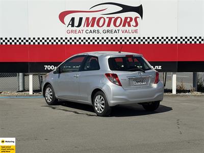 2012 Toyota Yaris - Thumbnail
