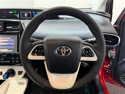 2016 Toyota Prius - Thumbnail