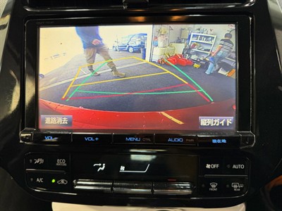 2016 Toyota Prius - Thumbnail