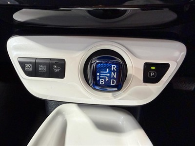 2016 Toyota Prius - Thumbnail