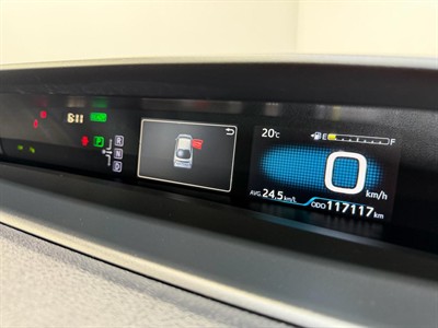 2016 Toyota Prius - Thumbnail