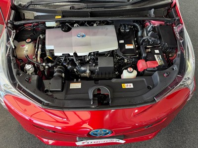 2016 Toyota Prius - Thumbnail