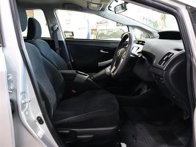 2015 Toyota Prius - Thumbnail