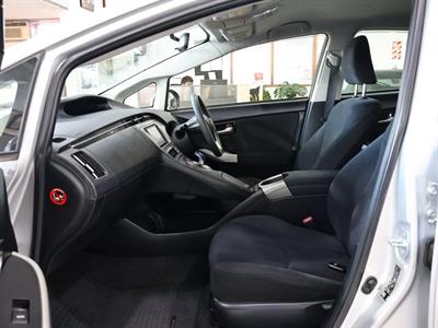 2015 Toyota Prius - Thumbnail