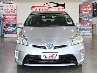 2015 Toyota Prius - Thumbnail