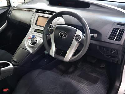 2015 Toyota Prius - Thumbnail