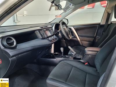 2017 Toyota RAV4 - Thumbnail