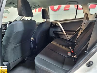 2017 Toyota RAV4 - Thumbnail