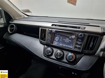 2017 Toyota RAV4 - Thumbnail